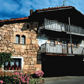 Urdaibai - El caserío vasco es un buen ejemplo del manejo sostenible del territorio. Caserío Undagoitia en Muxika.