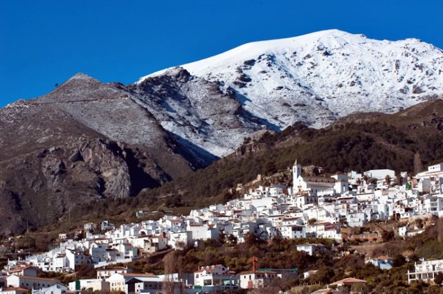 SIERRA DE LAS NIEVES | Pueblos blancos colgados de las laderas de la Sierra
